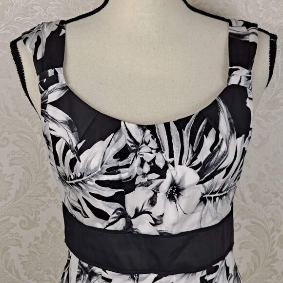 WHMB Size 2 Black And White Fit and Flare Dress Wide Straps Defined Waist NWT - Picture 2 of 16
